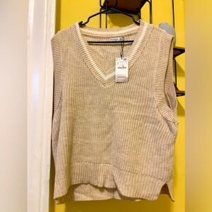 NWT Size L cream sweater vest
